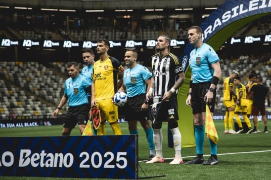 Equipe de arbitragem em partida entre Atlético-MG e Sport Recife. (Foto: Divulgação) 