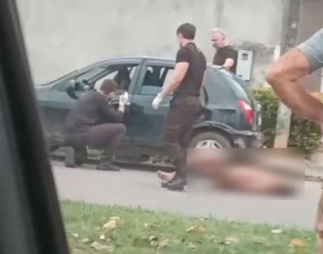 Corpo foi encontrado dentro de um veículo (Foto: Reprodução)