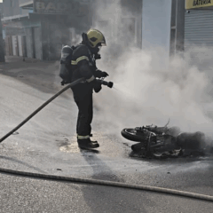 Ocorrência foi atendida pelos Corpo de Bombeiros por volta de 7h30 da manhã (Foto: Ascom/CBMRR) 