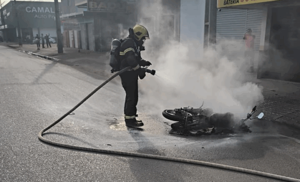 Ocorrência foi atendida pelos Corpo de Bombeiros por volta de 7h30 da manhã (Foto: Ascom/CBMRR) 