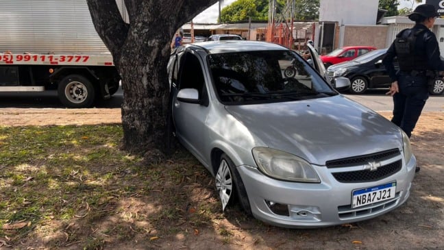 Os danos foram apenas materiais. (Foto: Dina Vieira/Folha BV)