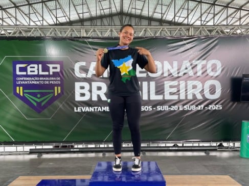 Eduarda Precila conquistou a medalha de ouro no Campeonato Brasileiro de Levantamento de Pesos. (Foto: Arquivo pessoal)