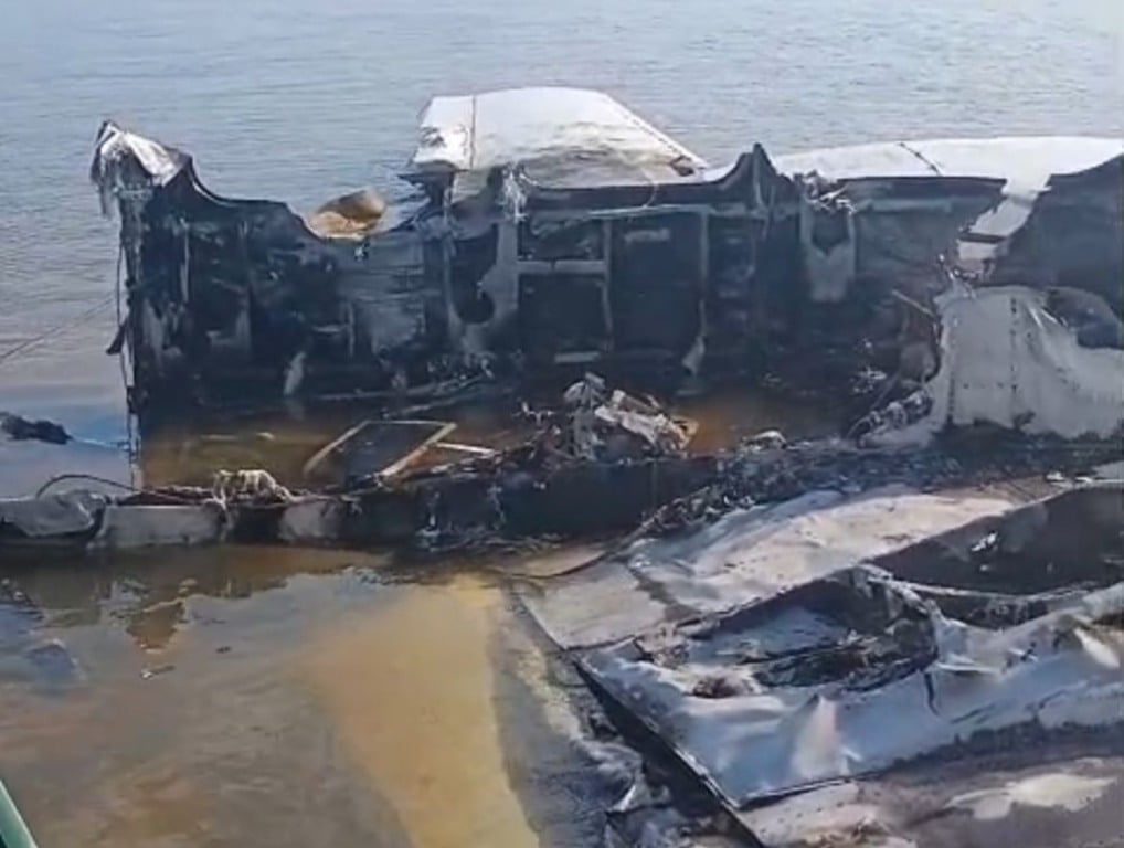Segundo o Gate, o avião permanece no local por falta de meios de transporte. (Foto: Reprodução)