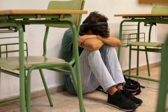 A lei altera a Lei de Diretrizes e Bases da Educação Nacional (LDB) e a Política Nacional de Prevenção da Automutilação e do Suicídio. Foto: Freepik