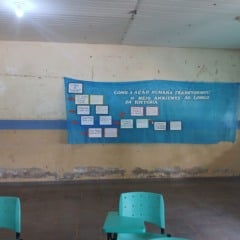 Segundo os denunciantes, todas as salas de aulas estão nessas condições. (Foto: Reprodução).