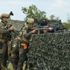 Exercício de tiro durante demonstração da Operação Atlas (Foto: Nilzete Franco/FolhaBV)