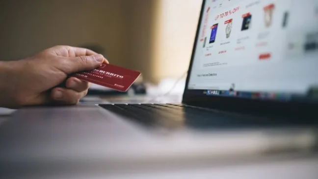 Mais da metade das ações criminosas no Brasil (53,7%) teve como alvo bancos e emissores de cartões. Foto: Pexels