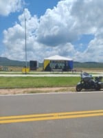 Evento ocorre na praça principal da Serra do Tepequem (Foto: Frankson Rodrigues)