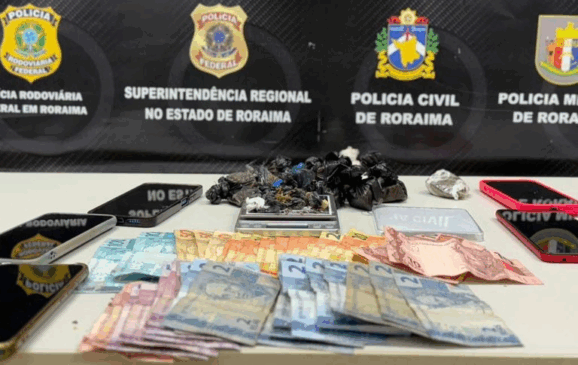 Durante as abordagens, os agentes apreenderam celulares, porções de cocaína e skank, além de dinheiro em espécie e uma motocicleta. (Foto: Divulgação)
