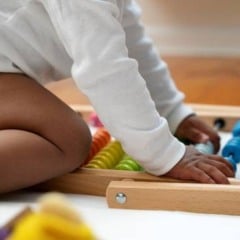 Como a autonomia pode contribuir para o desenvolvimento da criança durante a primeira infância