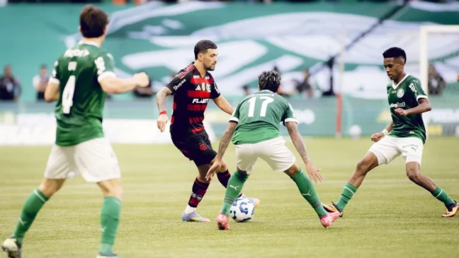 Flamengo e Palmeiras fazem duelo pela liderança do Brasileirão. (Foto: Adriano Fontes/ Flamengo)