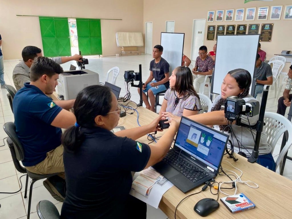 A população pode emitir o primeiro título, transferir domicílio eleitoral, atualizar dados com coleta biométrica e esclarecer dúvidas. Foto: Ascom/TRE-RR