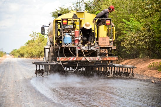 Asfaltamento da vicinal do Carrapato, na zona rural de Boa Vista
