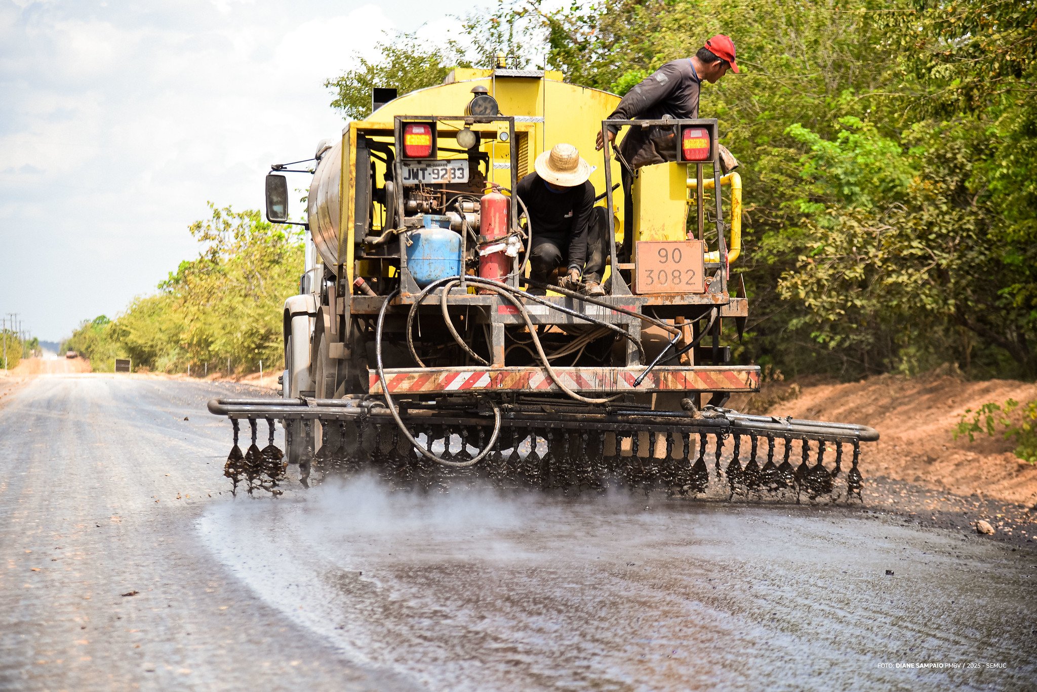 Asfaltamento da vicinal do Carrapato, na zona rural de Boa Vista
