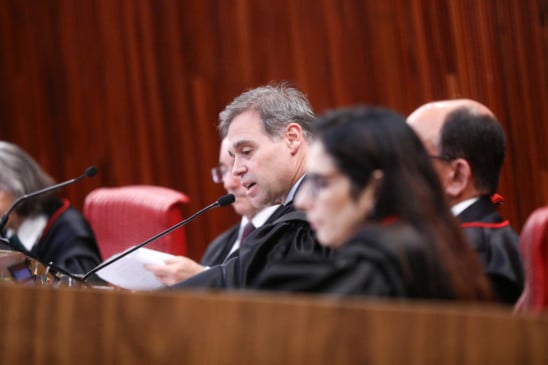 O ministro André Mendonça no plenário do TSE (Foto: Luiz Roberto/TSE)