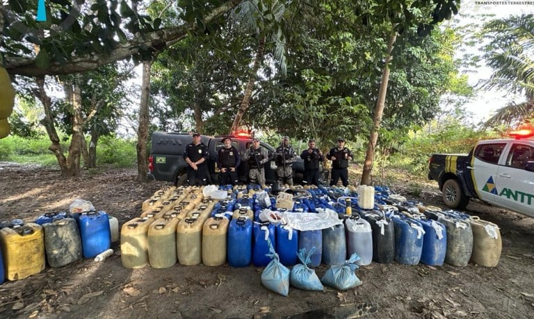 Agentes localizaram um ponto de apoio clandestino com 6 mil litros de combustível em carotes - Foto: ANTT