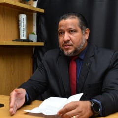 O advogado Samuel Almeida em entrevista à Folha (Foto: Nilzete Franco/Folha BV)