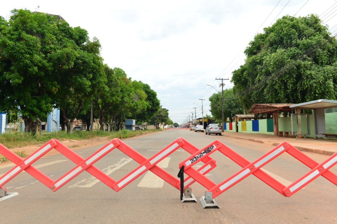 Área foi isolada pela Defesa Civil (Foto: Nilzete Franco/FolhaBV) Área foi isolada pela Defesa Civil (Foto: Nilzete Franco/FolhaBV)