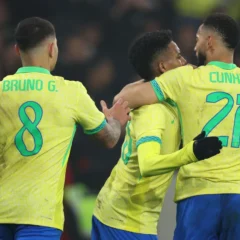 Brasil desperdiça pênalti e fica no empate com a Tunísia. (Foto: Rico Brouwer/Soccrates/Getty Images)