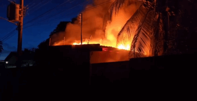 Incêndio em casa no Calungá deixa animais mortos e estrutura comprometida