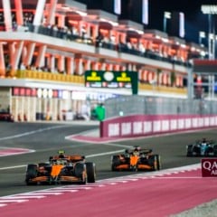 A alta umidade e os ventos fortes que carregam areia para o asfalto, aumentam a imprevisibilidade da corrida. (Foto: © Javier Jiménez / DPPI).