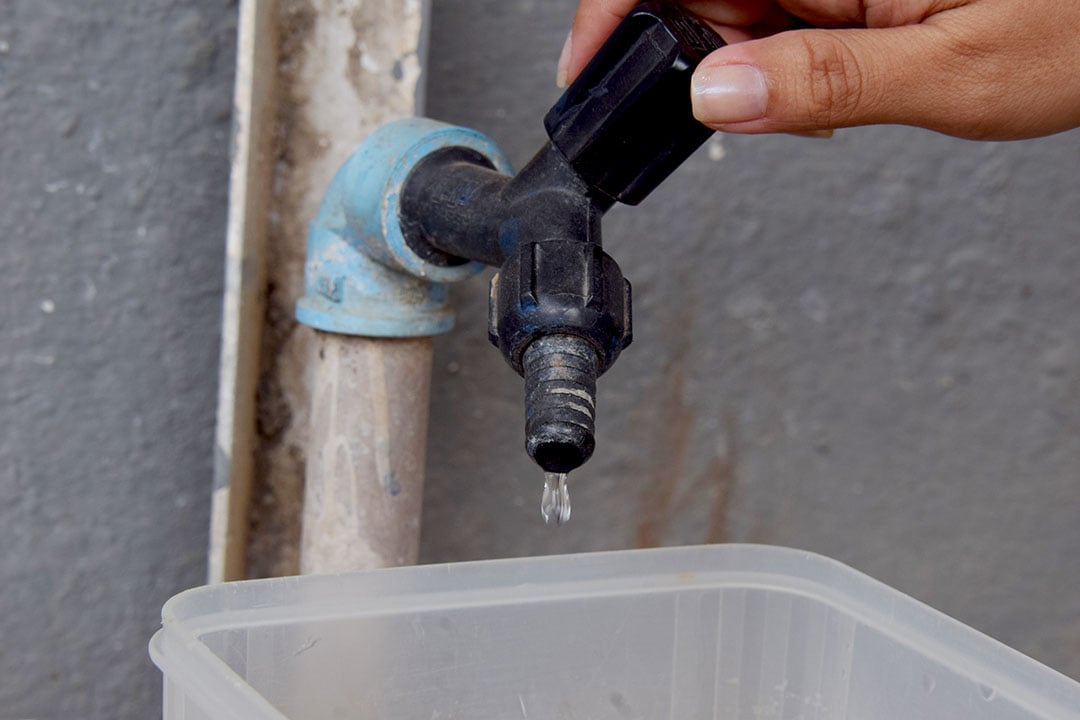 Moradores denunciam constante falta de água no bairro Caimbé Moradores denunciam constante falta de água no bairro Caimbé