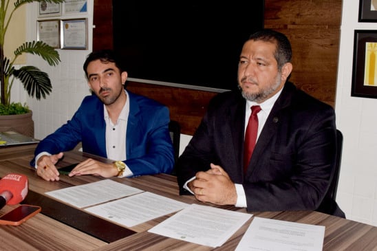 Fabrício Pereira e Samuel Almeida, advogados das famílias das vítimas - Foto: Wendern Cabral/Folha BV