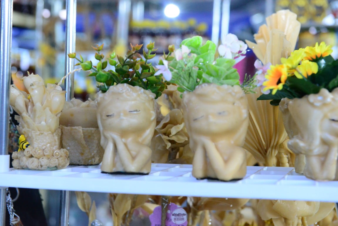 As esculturas são feitas com a cera pura.(Foto: Nilzete Franco/FolhaBV). As esculturas são feitas com a cera pura.(Foto: Nilzete Franco/FolhaBV).