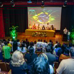O evento ocorreu no Teatro Municipal e reuniu representantes do poder público, sociedade civil e adolescentes, com programação durante todo o dia. (Foto: Divulgação)