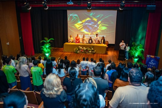 O evento ocorreu no Teatro Municipal e reuniu representantes do poder público, sociedade civil e adolescentes, com programação durante todo o dia. (Foto: Divulgação)