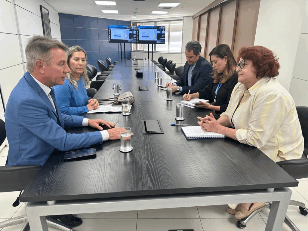 A quitação foi confirmada após reunião entre o governador Antonio Denarium e a presidente da Codesaima, Maria Dantas, realizada nesta semana na sede da Caixa Econômica Federal. Foto: ascom/Codesaima A quitação foi confirmada após reunião entre o governador Antonio Denarium e a presidente da Codesaima, Maria Dantas, realizada nesta semana na sede da Caixa Econômica Federal. Foto: ascom/Codesaima