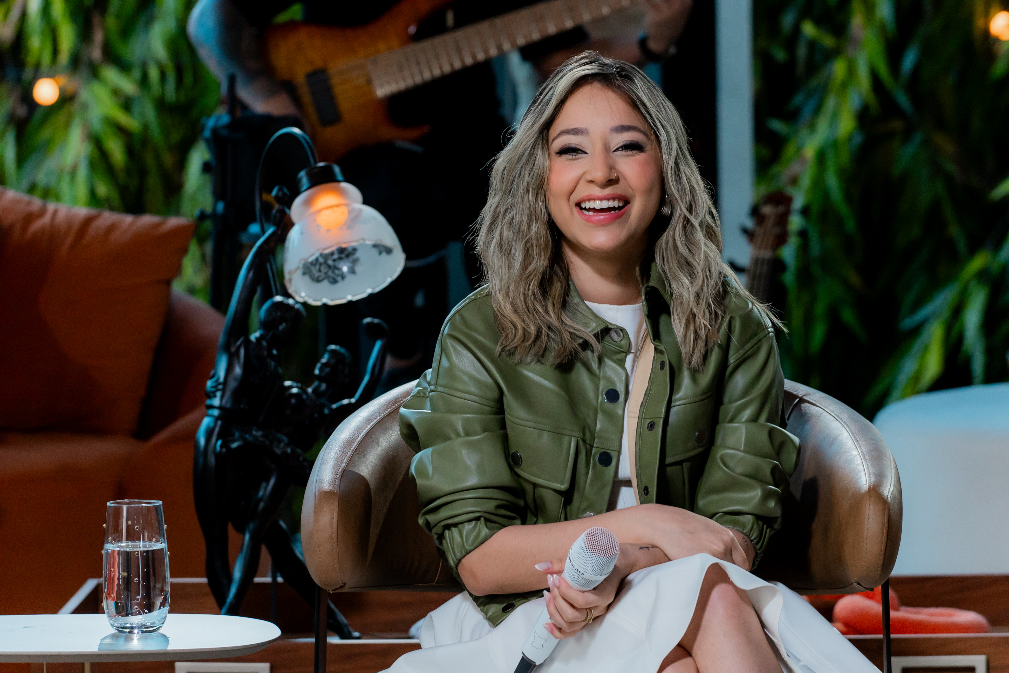 A cantora roraimense Marília Tavares durante a gravação do novo projeto 