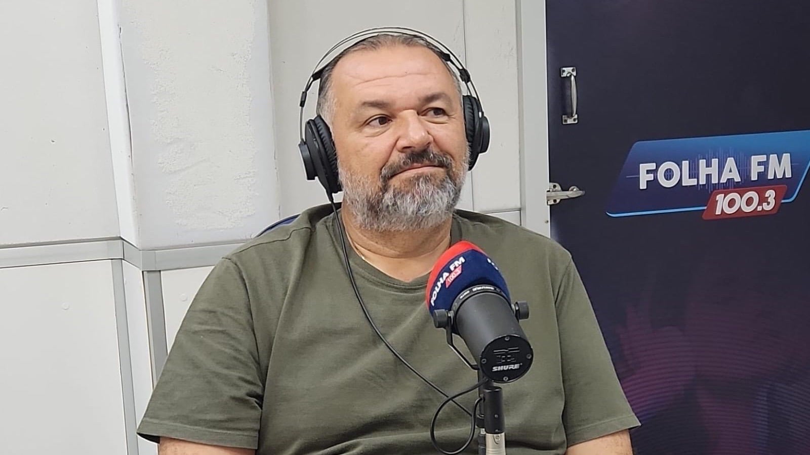 O secretário estadual de Agricultura, Desenvolvimento e Inovação, Márcio Grangeiro, durante o programa Agenda da Semana, da Folha FM – 30.11.2025 (Foto: Folha FM)