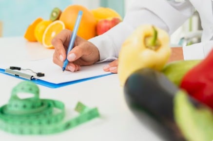 Nutricionista lembra que hábitos alimentares saudáveis são aliados no controle do diabetes