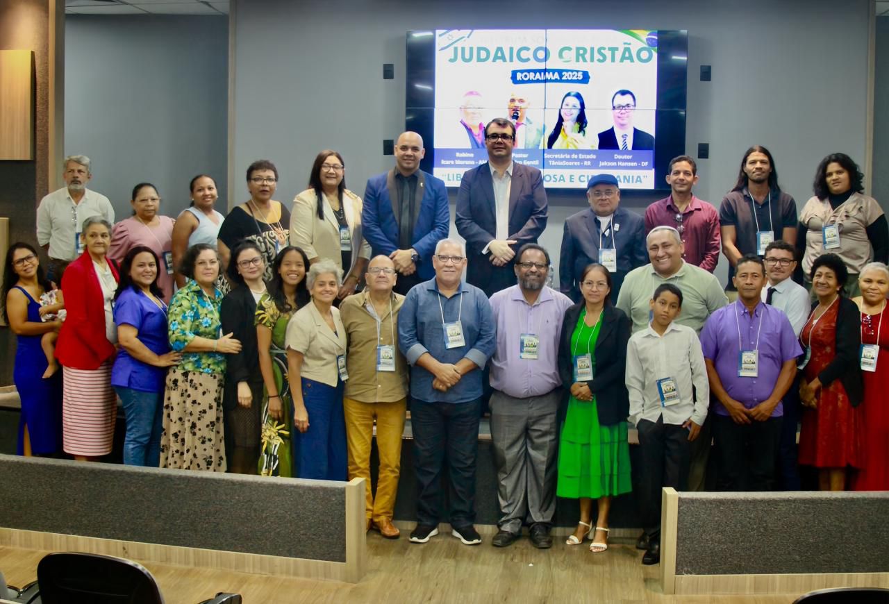 Membros do Fórum Judaico-Cristão de Roraima durante posse da nova diretoria