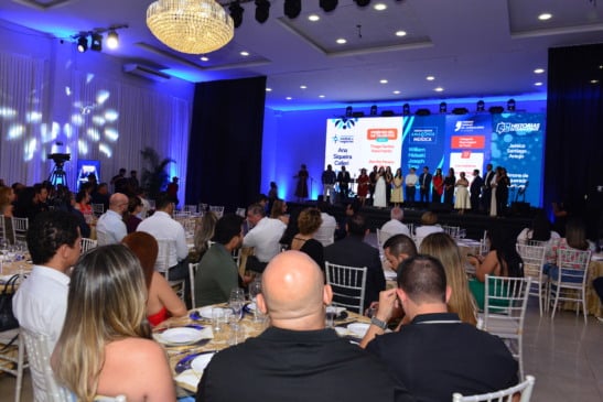 Noite do Empreendedor 2025 é marcada por homenagens e premiações