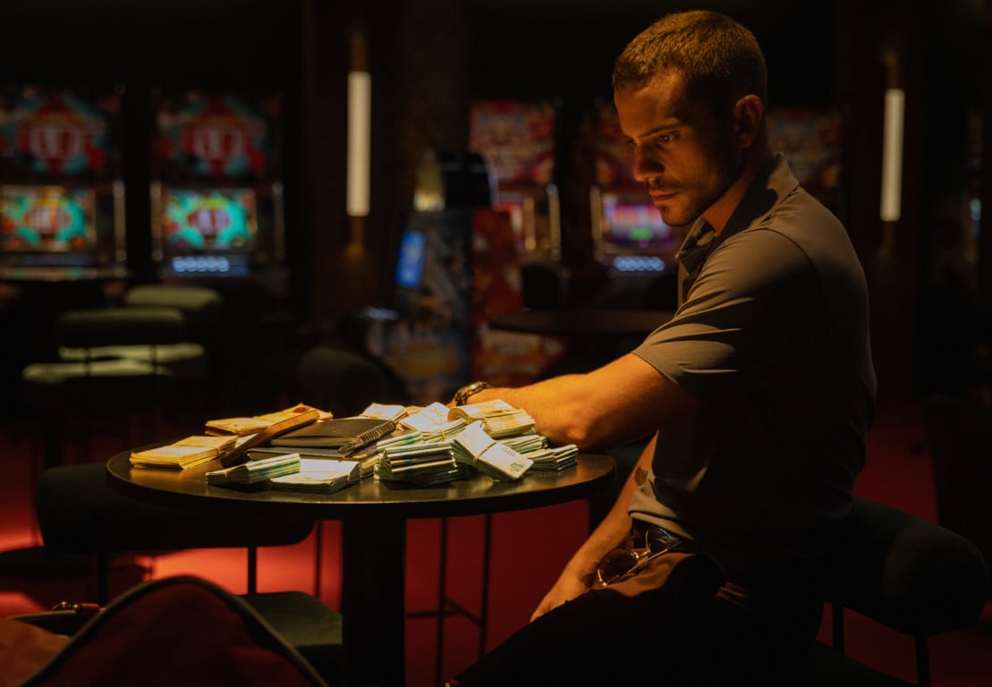 OS DONOS DO JOGO. André Lamoglia as Profeta in Os Donos do Jogo. Cr. Albert Andrade/Netflix © 2025