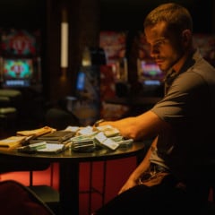 OS DONOS DO JOGO. André Lamoglia as Profeta in Os Donos do Jogo. Cr. Albert Andrade/Netflix © 2025