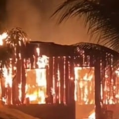 Ainda não há informações sobre a causa do incêndio. (Foto: Divulgação)