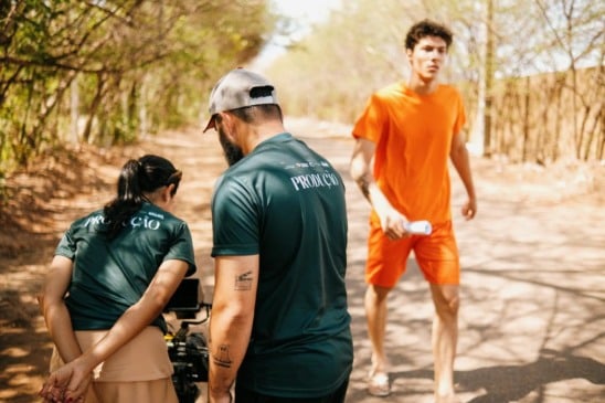 Escrito e dirigido por Franciany Veras, o filme apresenta histórias reais vividas no contexto da execução penal e nos atendimentos da Defensoria Pública. (Foto: Divulgação)