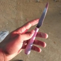 Faca utilizada pelo agressor para ameaçar a vítima (Foto: Divulgação) 