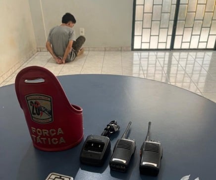 R.D.C.S. foi capturado após a polícia ser acionada para verificar uma movimentação suspeita em uma residência. (Foto: Divulgação).