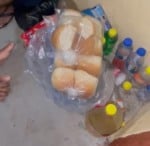 As necessidades fisiológicas estão sendo feitas em garrafas pets, conforme denunciado pelos presos (Foto: Divulgação) 