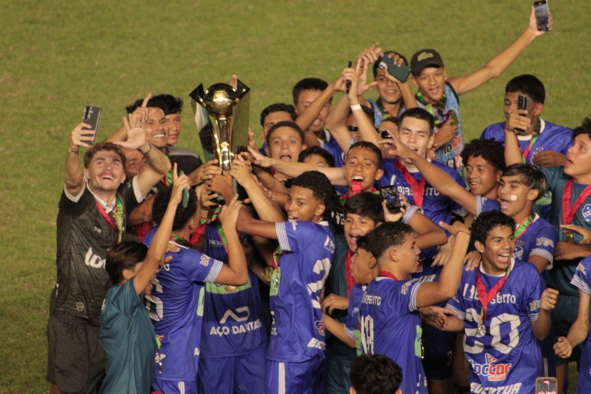 São Raimundo goleia Náutico e conquista o Roraimense Sub-15. (Foto: Lucas Castro/FolhaBV) São Raimundo goleia Náutico e conquista o Roraimense Sub-15. (Foto: Lucas Castro/FolhaBV)