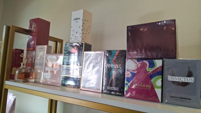 Perfumaria suspeita de importação clandestina tem produtos apreendidos pela Receita Federal