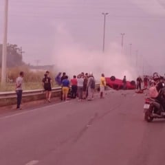 O motorista recebeu os primeiros atendimentos no local e, em seguida, foi levado ao HGR. (Foto: Divulgação).