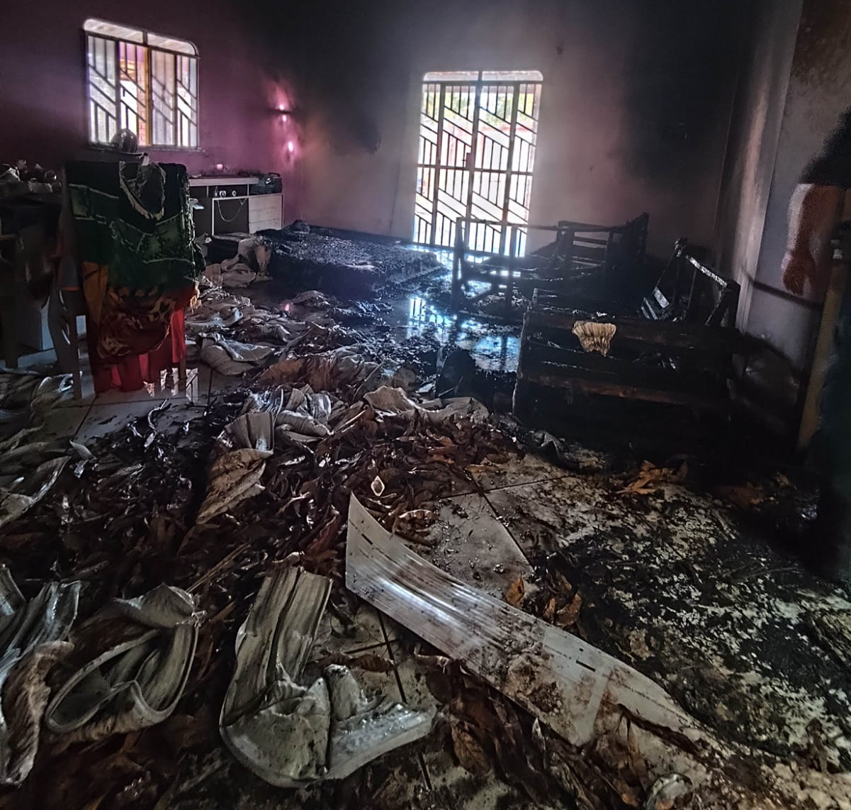 Casa é incendiada após ameaça feita durante disputa de herança em Alto Alegre