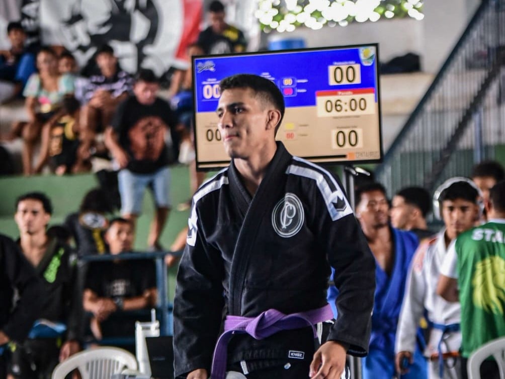 Lutador do Amazonas brilha em solo roraimense com conquistas no jiu-jitsu. (Foto: Ascom/Roraima Top Team) Lutador do Amazonas brilha em solo roraimense com conquistas no jiu-jitsu. (Foto: Ascom/Roraima Top Team)