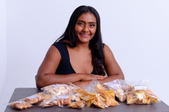 Egressa da Estácio cresce no mercado com produção artesanal de snacks