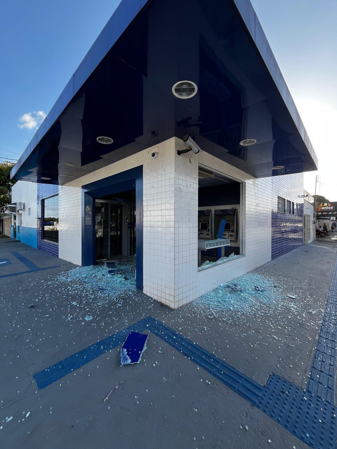 Homem é preso após depredar agência bancária em Pacaraima; Veja vídeo